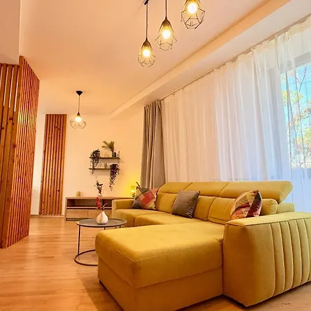 Heart Of - Stylish 2br With Balcony Apartament