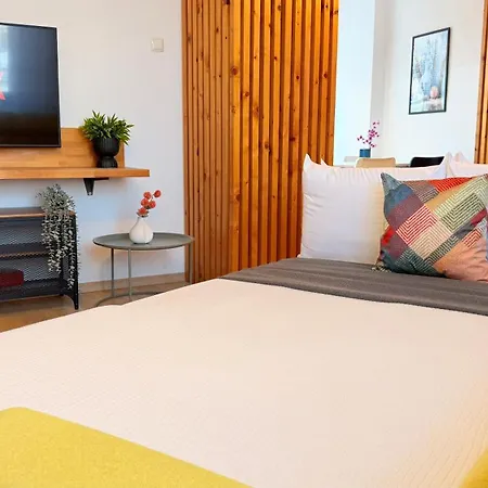 Heart Of - Stylish 2br With Balcony
