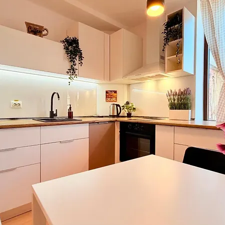 아파트 Heart Of - Stylish 2br With Balcony *