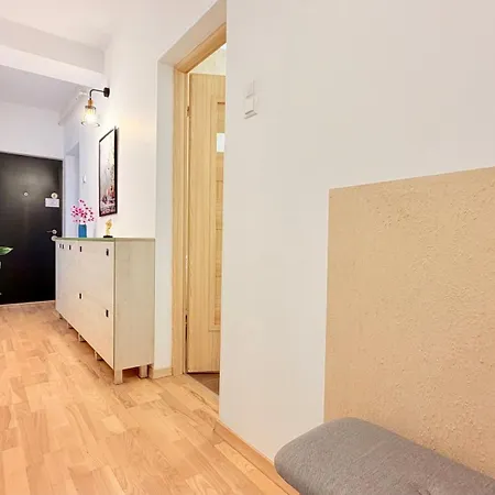 Heart Of - Stylish 2br With Balcony