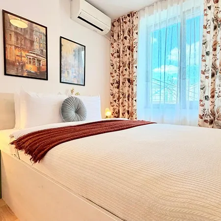 Heart Of - Stylish 2br With Balcony 아파트 *