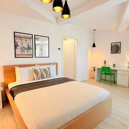 Heart Of - Stylish 2br With Balcony