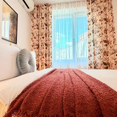 아파트 Heart Of - Stylish 2br With Balcony *