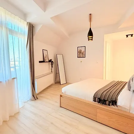 Heart Of - Stylish 2br With Balcony 아파트 *