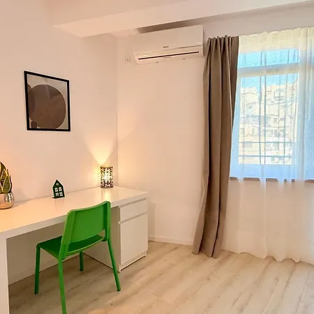 Heart Of - Stylish 2br With Balcony * 부쿠레슈티